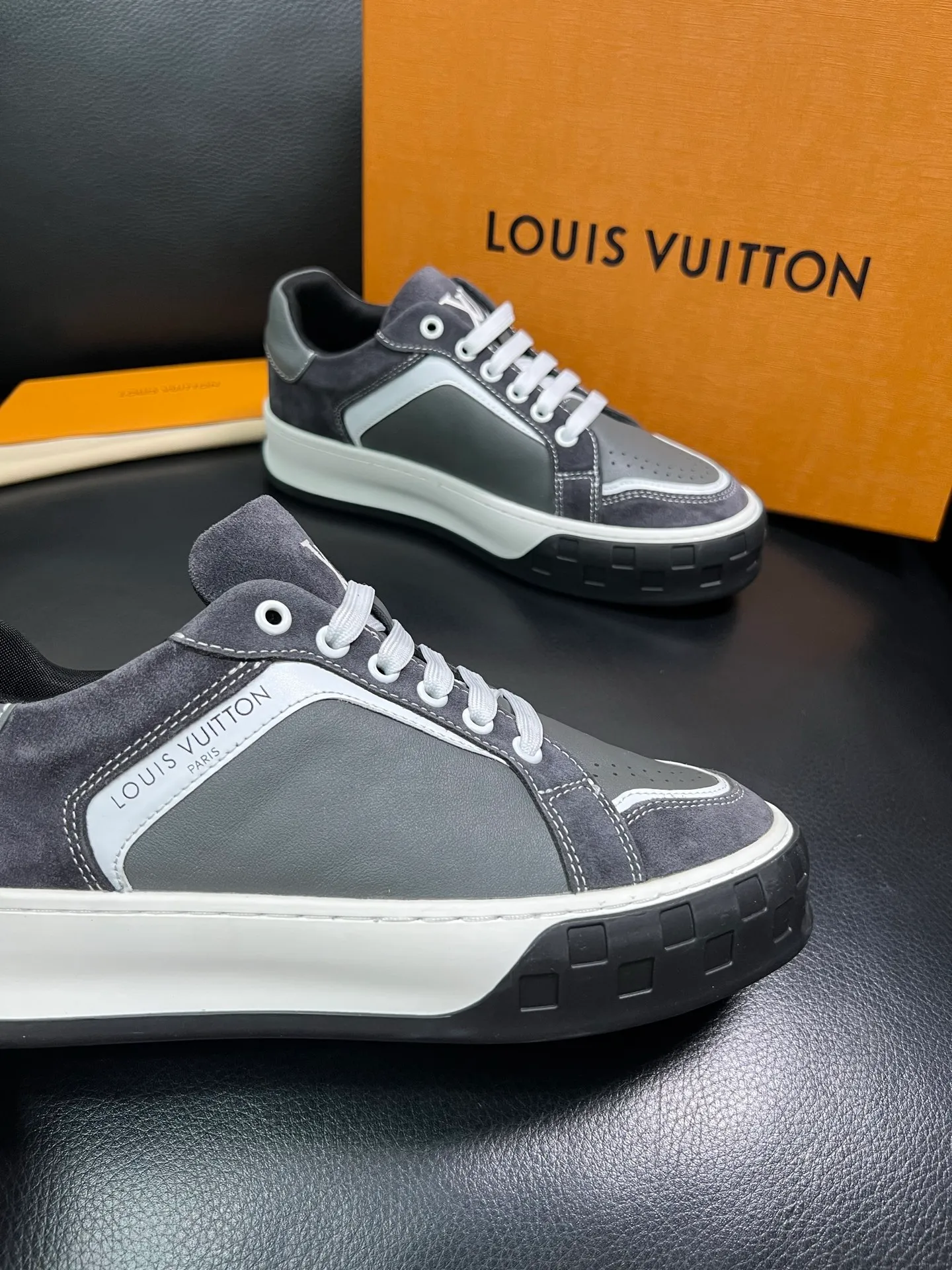 Men's shoes 💰740 Lv top purchase Louis Vuitton, counter synchronization, uppers imported from Italy cowhide, imported mesh padding soft and comfortable, soles: original soles specially provided by the original factory, T men's shoes 💰U exclusive movable molded soles super comfortable, original factory and single goods, high quality, welcome to compare, code number 39-44 (customized 38-45) 85858
